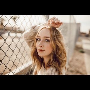 Meet your Posher, Abigail